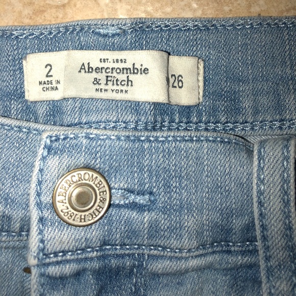 Abercrombie light wash denim shorts - Picture 3 of 3